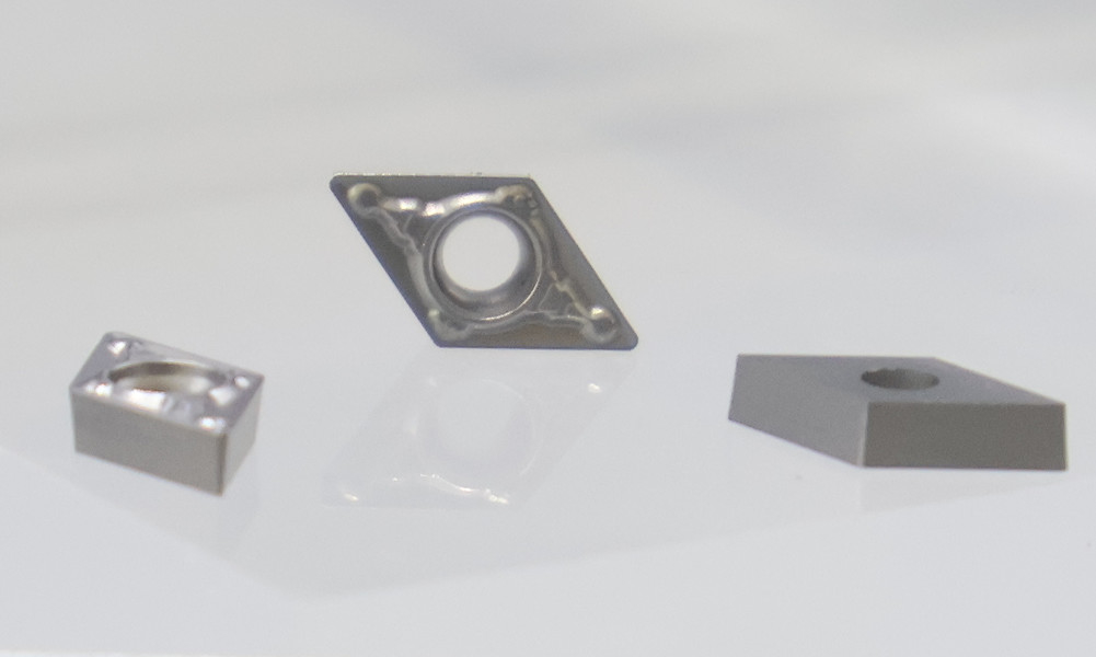 Einfügungen für das Drehen von Karbid DCMT Einfügungen für Mehrschichtbeschichtete Drehmaschinenersatz-Einfügungen für Drehmaschinenhalter DCMT070204