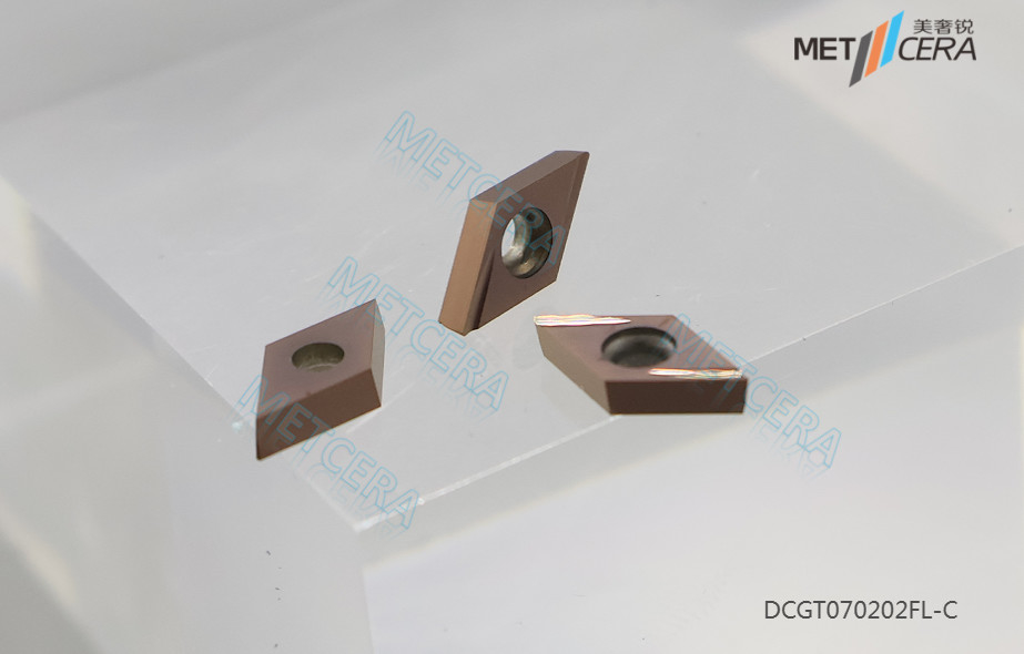DCGT070202 CNC-Carbide-Einsatzschneider Außendrehwerkzeuge Carbide-Einsatz für die Halbveredelung von Stahl, Linksschneiden