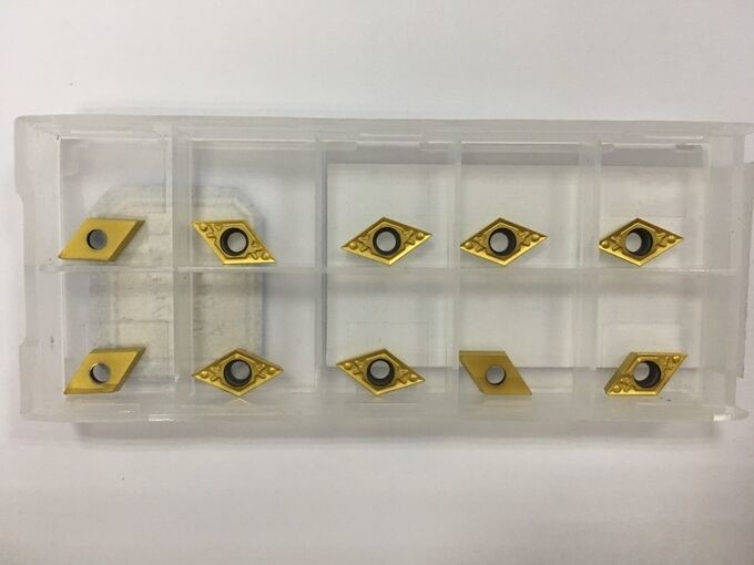 Cnc Drehwerkzeuge Cermet Drehen Einsätze Goldfarbe Oxidationsbeständigkeit DCMT07 DCMT11