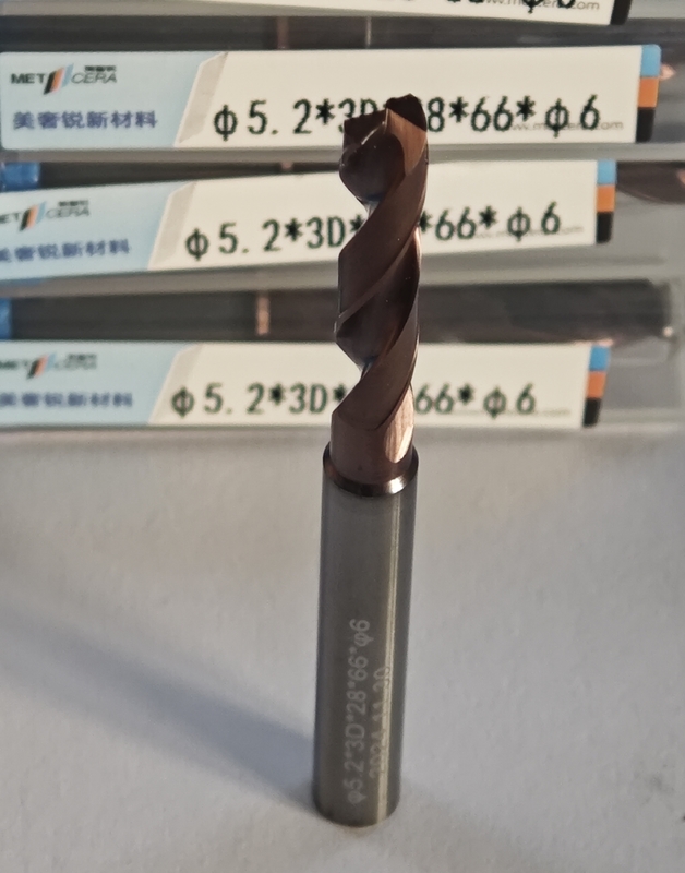 Massivkarbid 3D / 5D-Bohrgerät mit G-Außenkühlmittel beschichtet φ5.2 x 3D x 28 x 66 x φ6mm Schneidwerkzeug