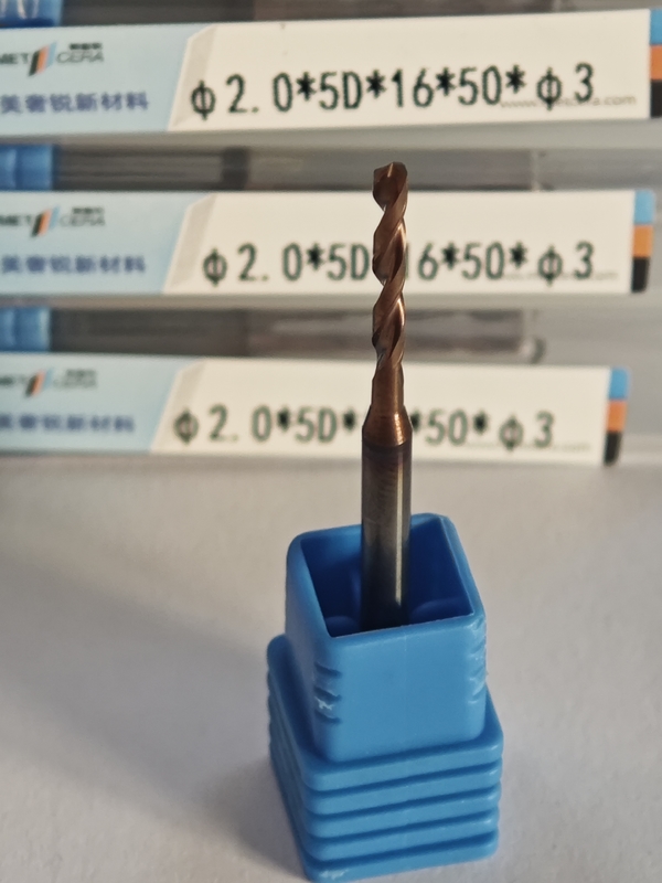 Härte HRC55-60 Festkarbid 5D Bohrwerkzeug φ2.0 x 5D x 16 x 50 x φ3mm G-Außenkühlmittelbohrer