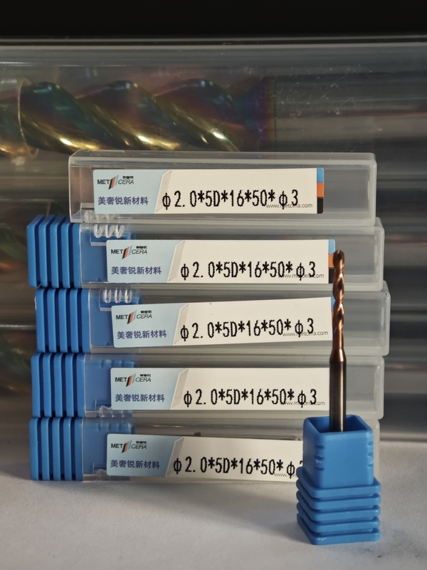 Härte HRC55-60 Festkarbid 5D Bohrwerkzeug φ2.0 x 5D x 16 x 50 x φ3mm G-Außenkühlmittelbohrer