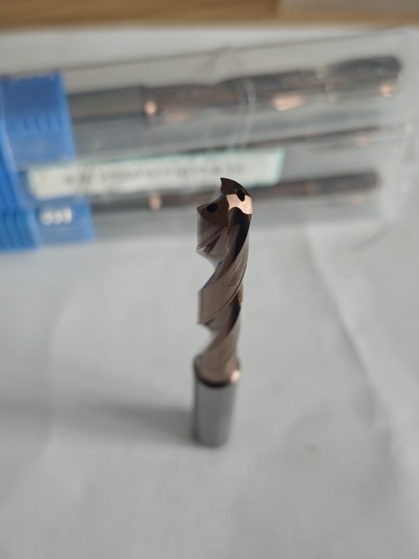 Hardheit der Bohrmaschine HRC55-60 3D-Bohrmaschine / 5D-Bohrmaschine G-Interne Kühlmittelbohrmaschine- 5D Φ8.5 X 5D X 61 X 103 X Φ10mm Festkarbid