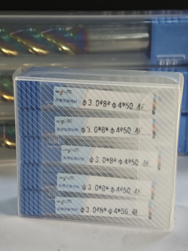 MPE4-Beschichtung AlCr-Beschichtung HRC55-60 Feststoffkarbid-Fräsmaschine 4 Flöte Flat End Mill 3mm φ3.0 x 8 x φ4 x 50mm