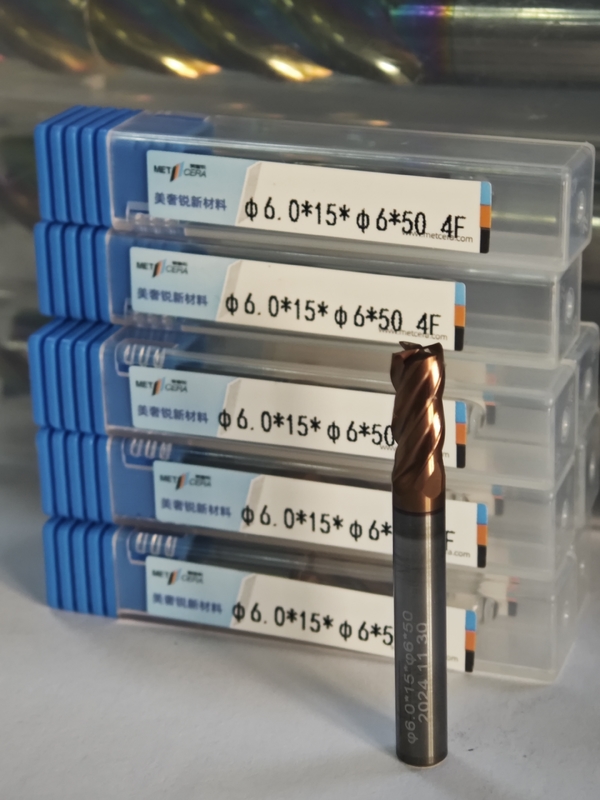 MPE4 HRC55-HRC60 Maschinen zum Fräsen von Festmetallen 4 Flöten Flachspitze Maschinen zum Fräsen von Maschinen mit CNC-Fächer φ6.0 x 15 x φ6 x 50 mm Beschichtung AlCr Beschichtung