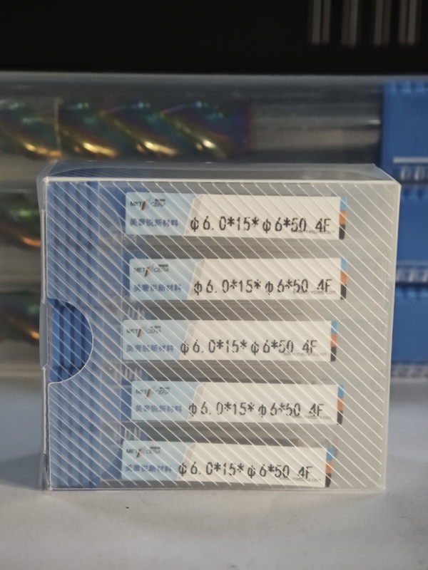 MPE4 HRC55-HRC60 Maschinen zum Fräsen von Festmetallen 4 Flöten Flachspitze Maschinen zum Fräsen von Maschinen mit CNC-Fächer φ6.0 x 15 x φ6 x 50 mm Beschichtung AlCr Beschichtung
