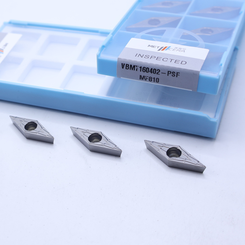 Silber VBMT160402 MF810 Indexbare Rhombenform Unbeschichtetes Carbide Schneiden Einsatzhärte HRA91.8 Finish