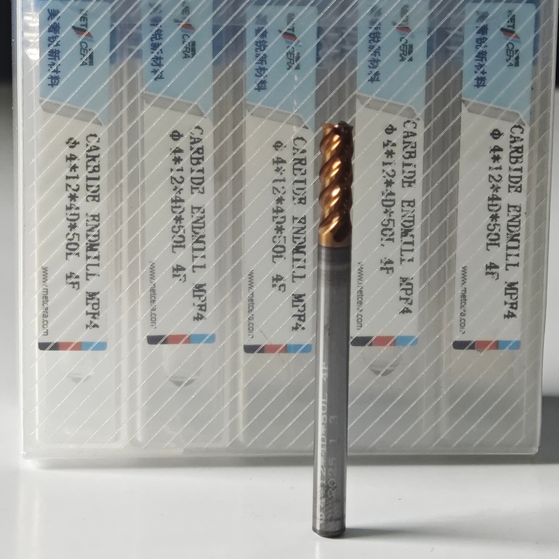 Universal 4 Flöten Flat End Mills 2mm zum Schneiden von kohlenstoffarmem Stahl Φ2x6x4Dx50mm