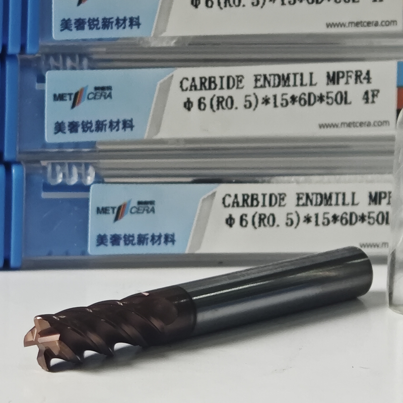 Massivkarbid-Universal-Schneidende Endmühlen 4 Flöten Runde Nasenmühle 6 mm Φ6 R0.5 X15x6Dx50 mm Für vorgehärtetes Stahlwerkstück