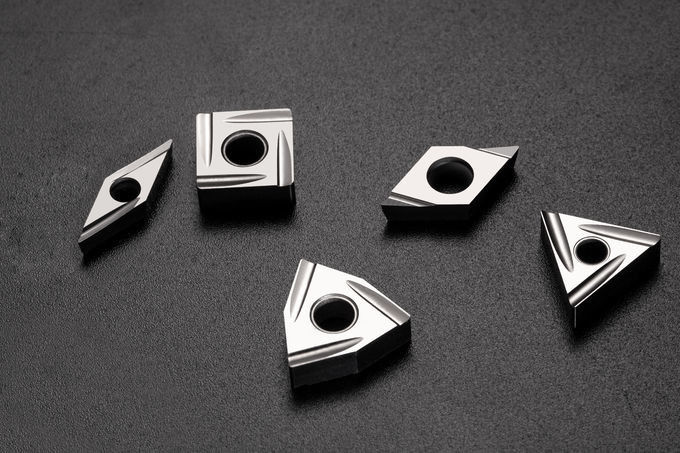 Niedrige Schneidkraft PVD beschichtete Einsätze / Perfekte Oberfläche CNC Drehwerkzeug Einsätze interne Drehung Einsatz VBGT